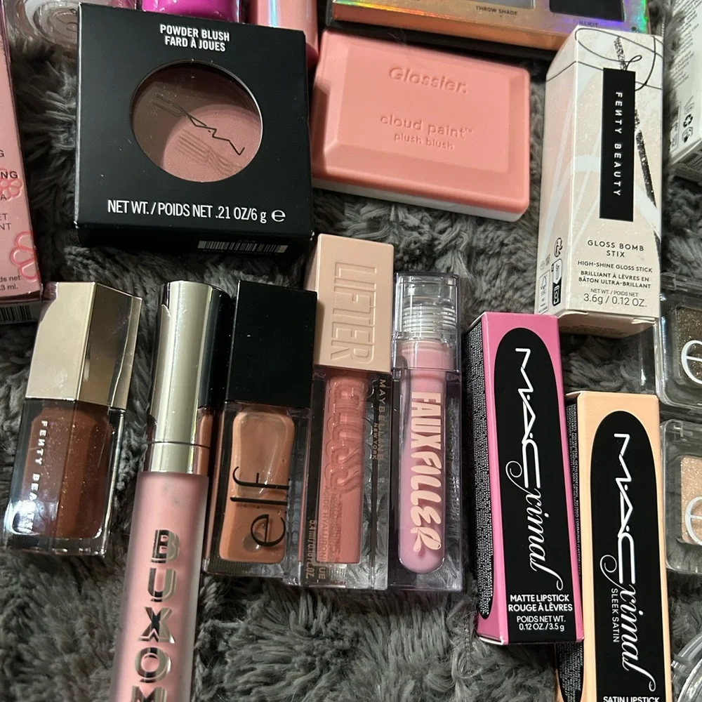 36pc Makeup lot - Picture 9 of 10